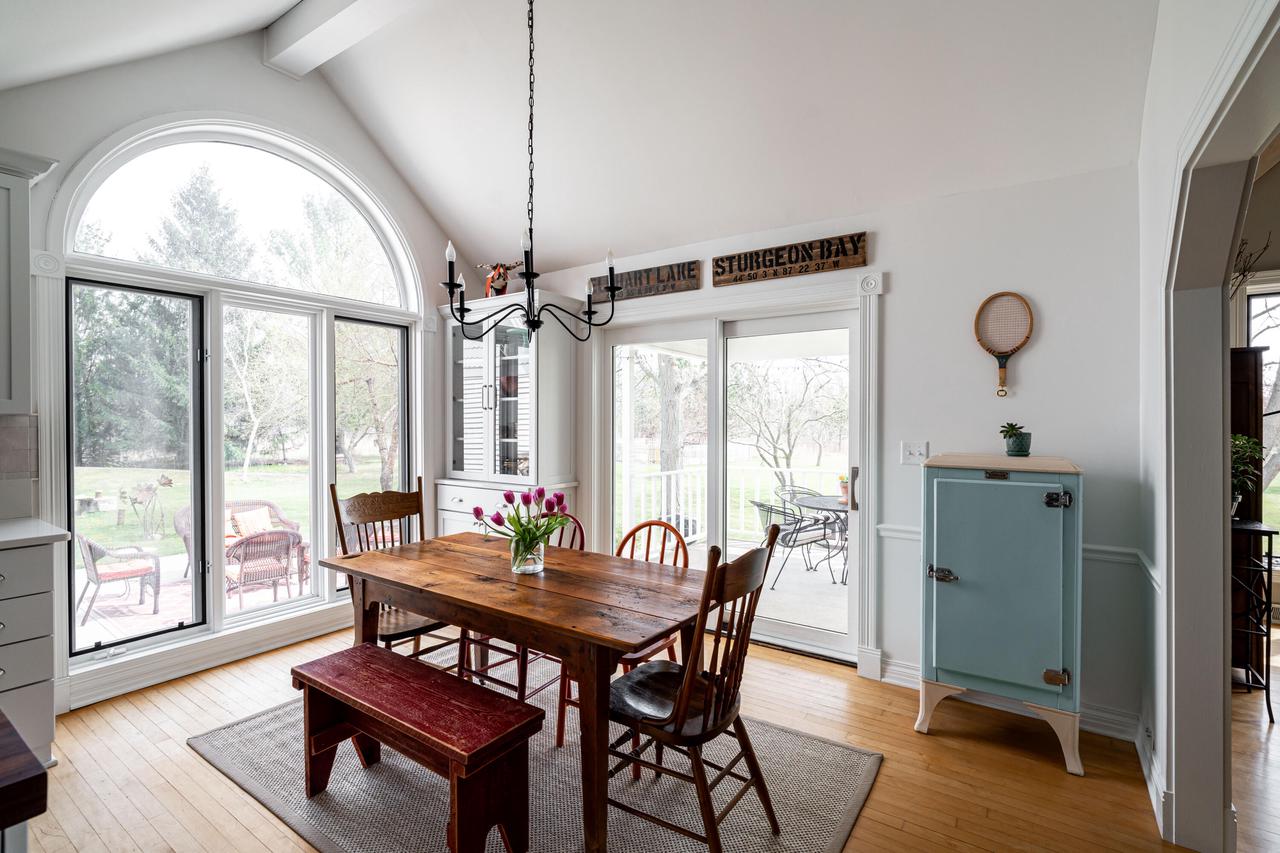 8925 Pleasant Valley ROAD