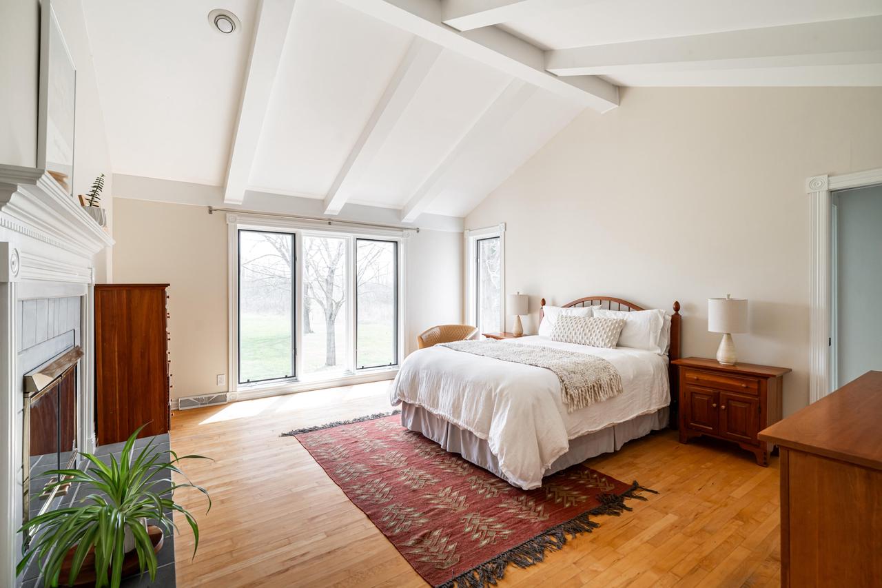 8925 Pleasant Valley ROAD