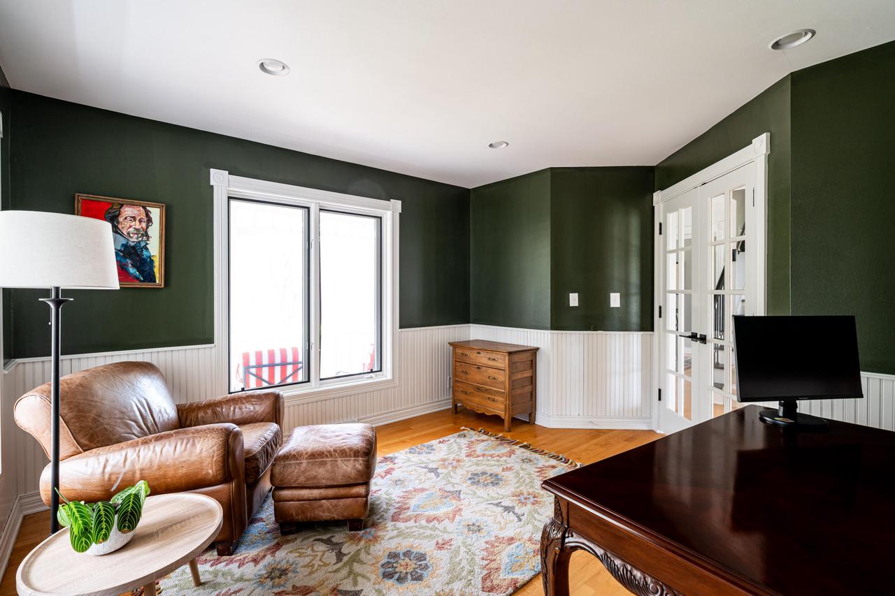 8925 Pleasant Valley ROAD