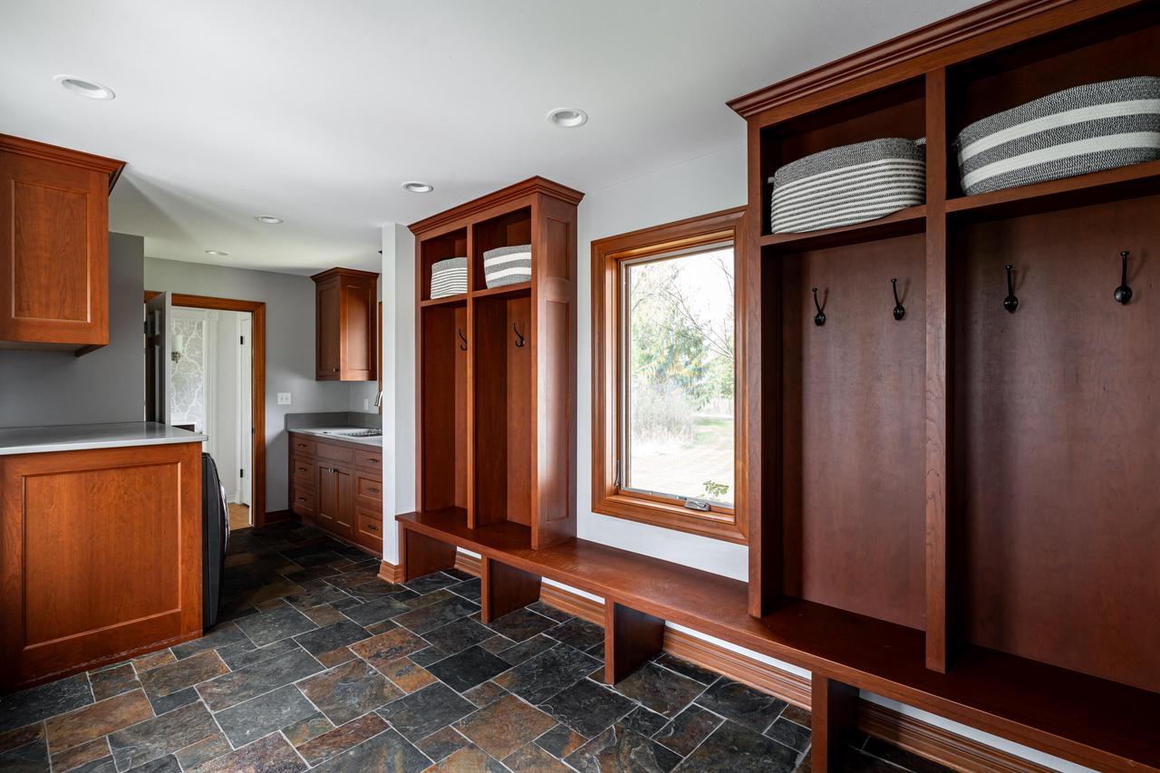 8925 Pleasant Valley ROAD