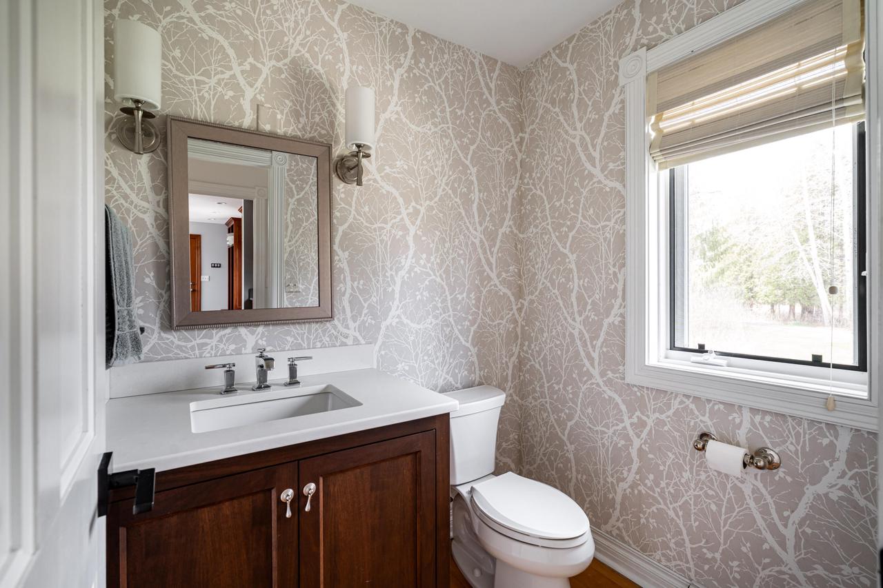 8925 Pleasant Valley ROAD