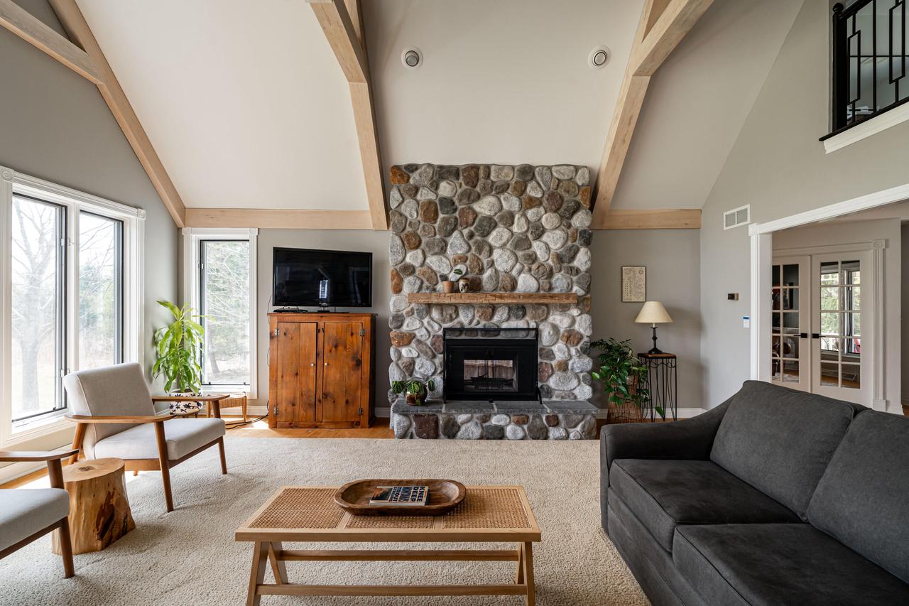 8925 Pleasant Valley ROAD