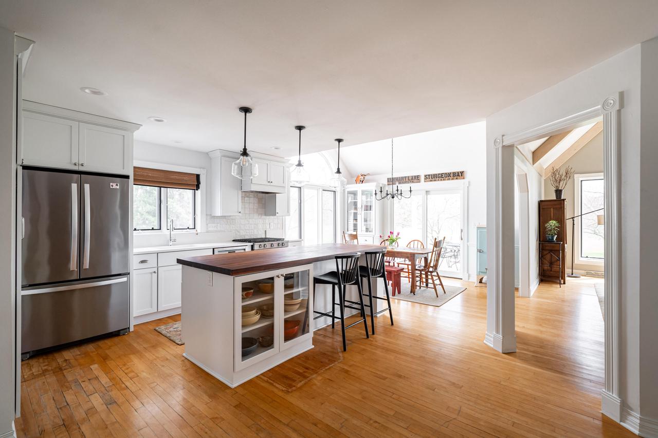 8925 Pleasant Valley ROAD