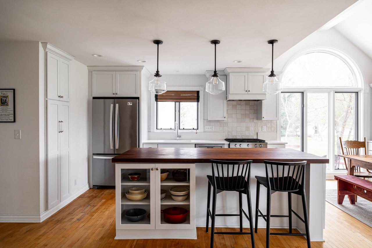 8925 Pleasant Valley ROAD