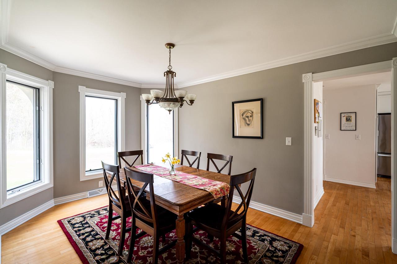 8925 Pleasant Valley ROAD