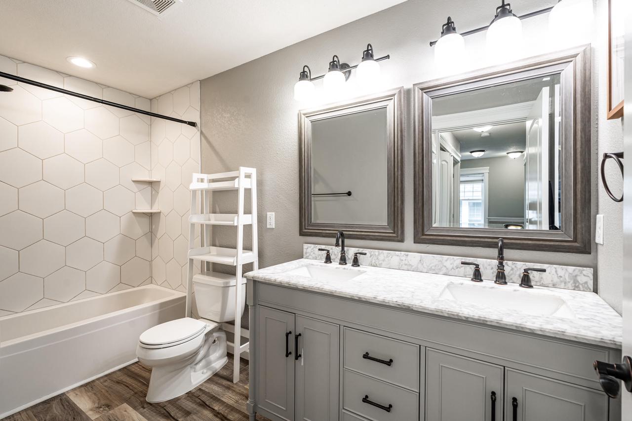 2487 South Saint Clair STREET