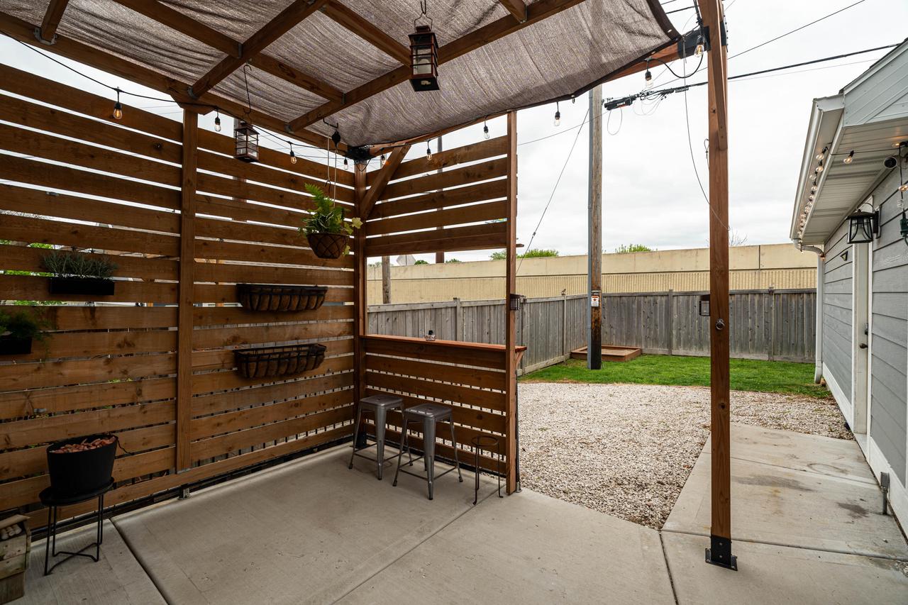 2487 South Saint Clair STREET