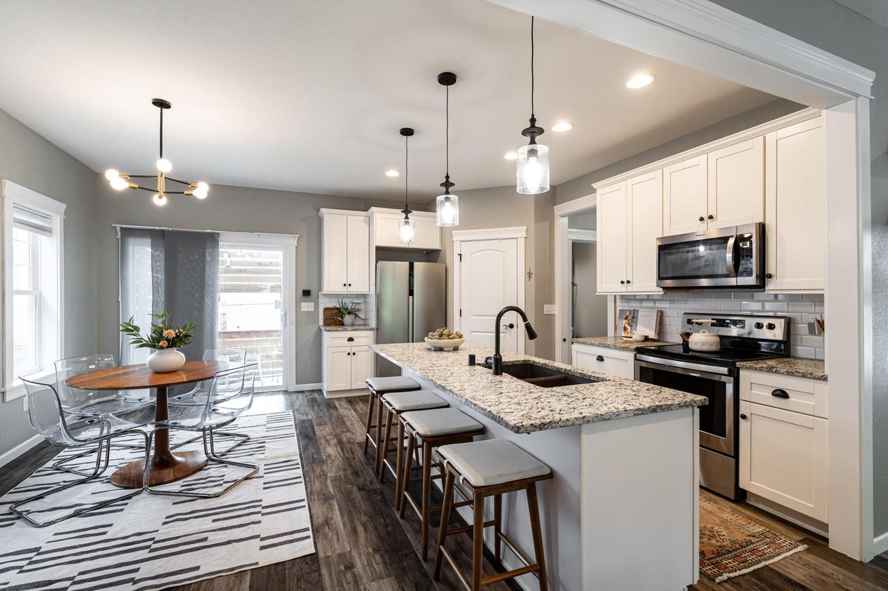 2487 South Saint Clair STREET