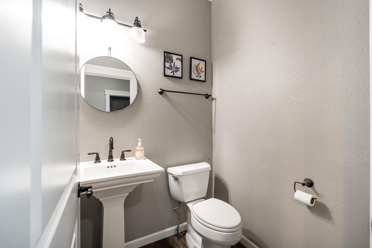 2487 South Saint Clair STREET