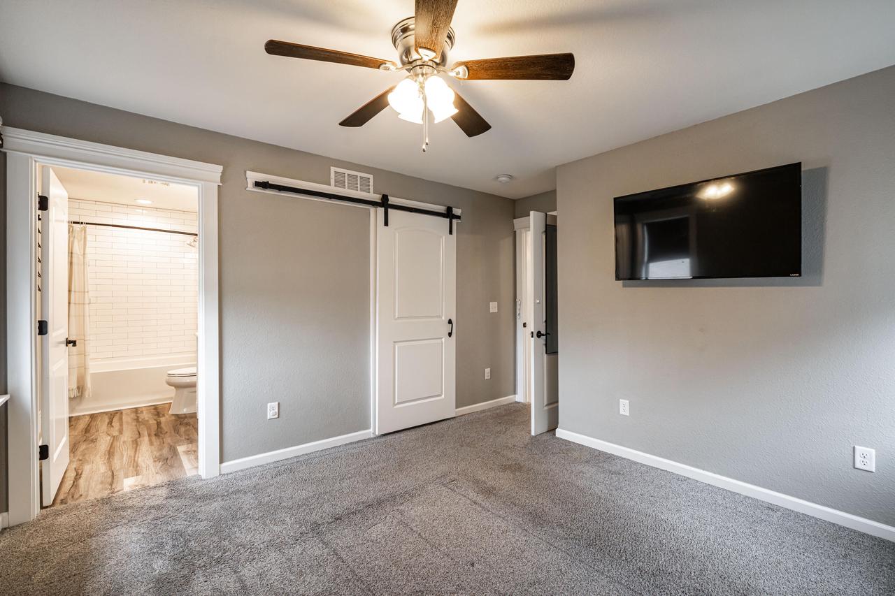 2487 South Saint Clair STREET