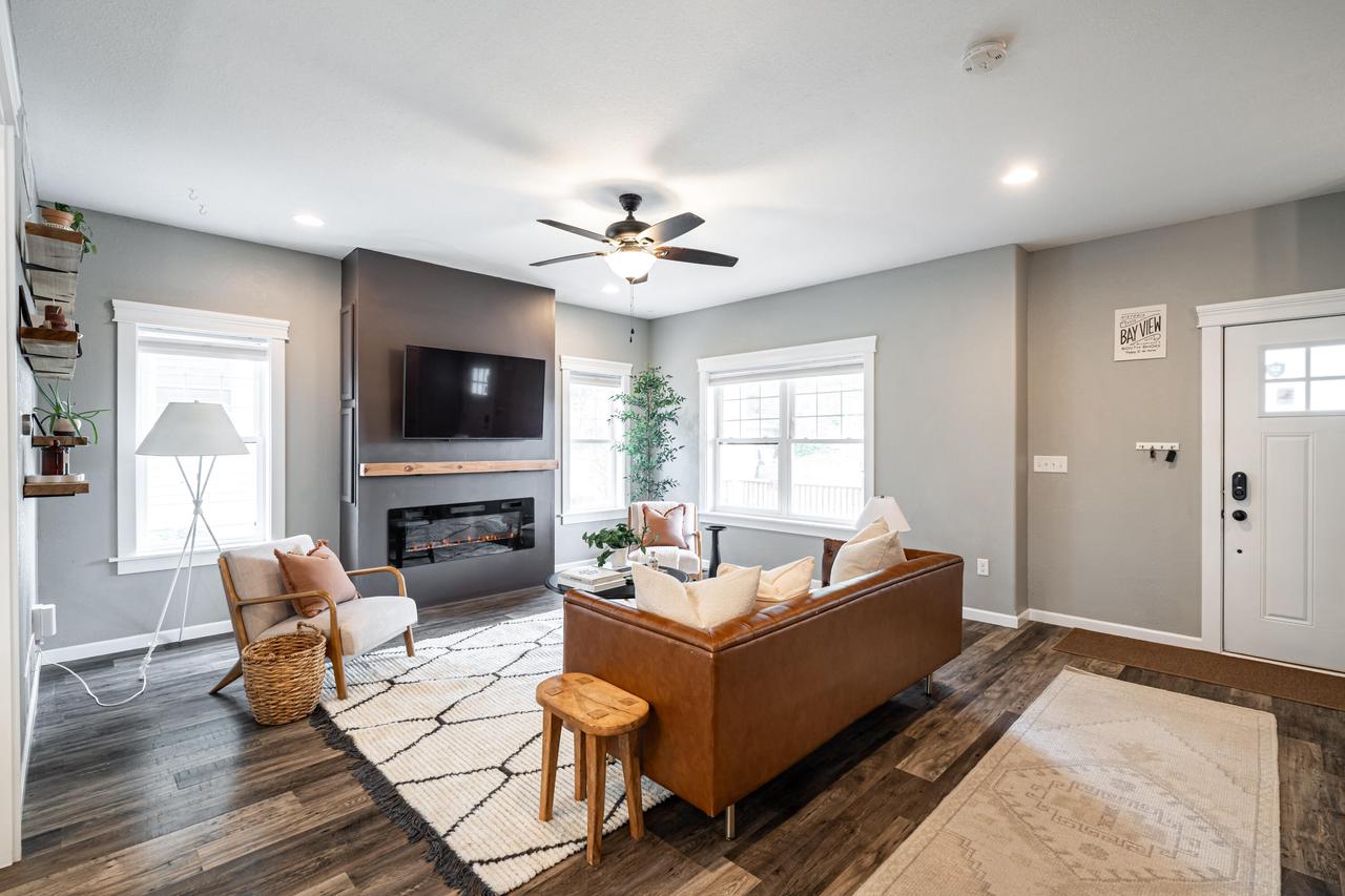 2487 South Saint Clair STREET