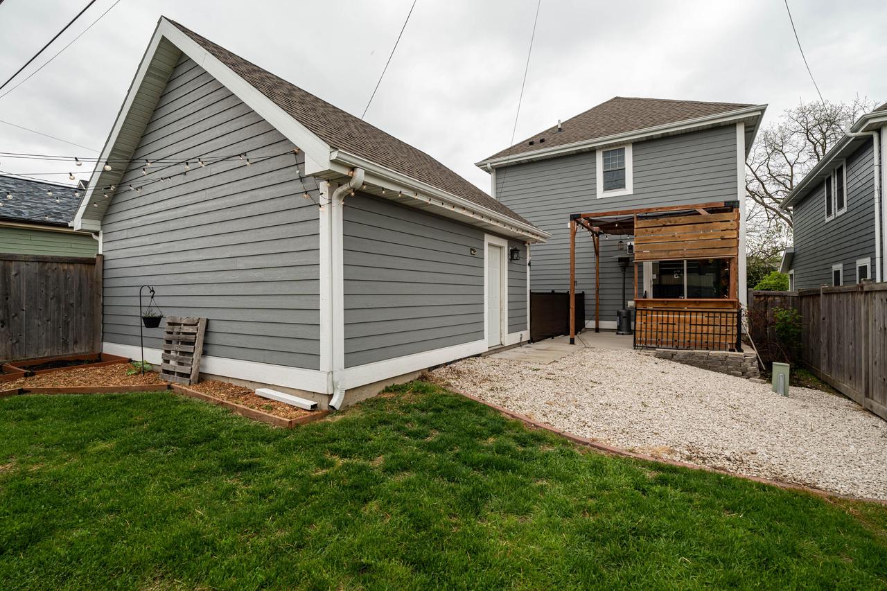 2487 South Saint Clair STREET