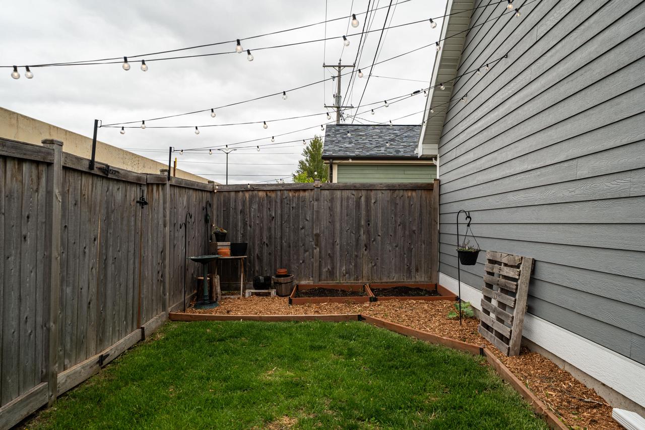 2487 South Saint Clair STREET