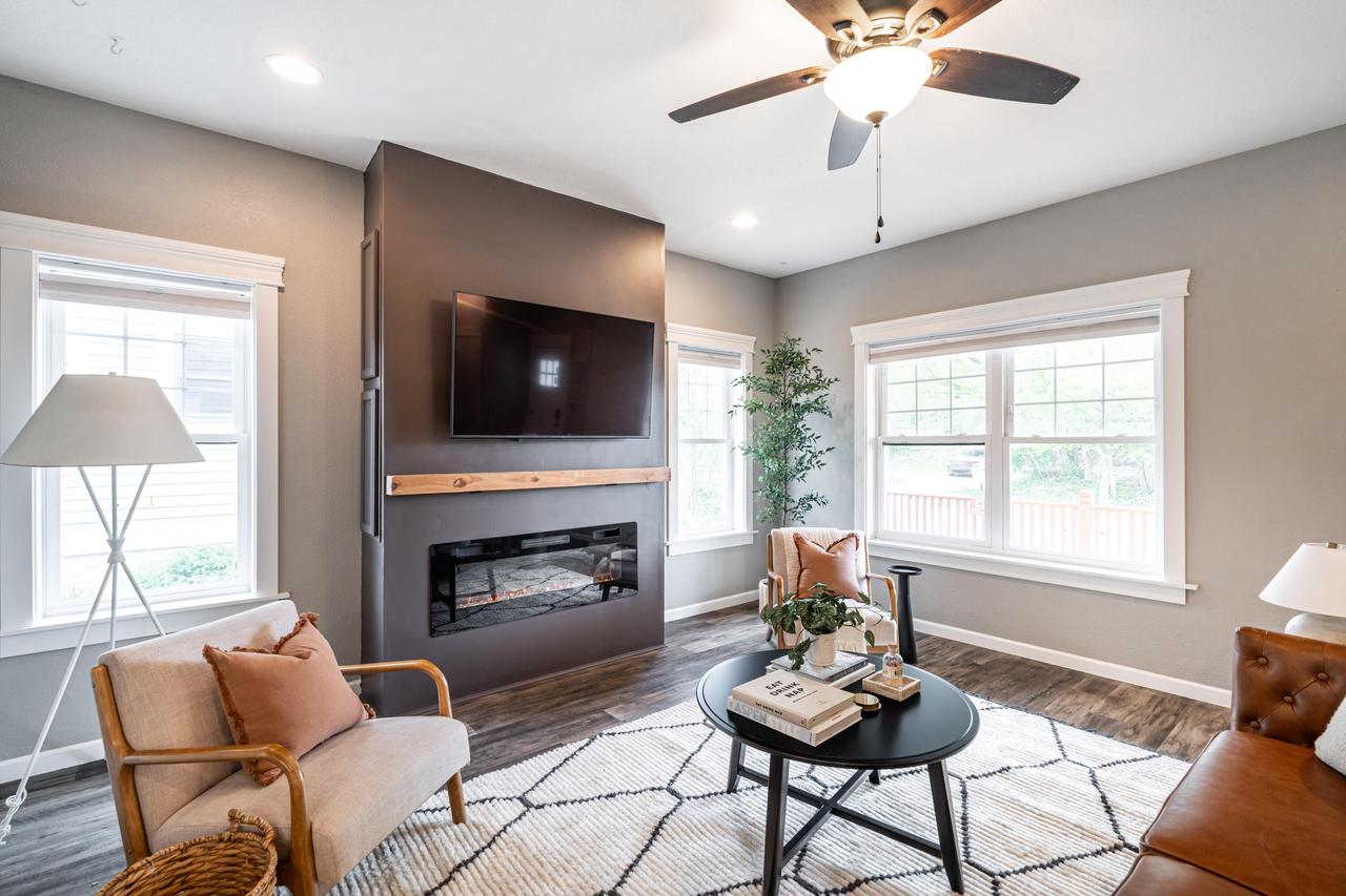 2487 South Saint Clair STREET