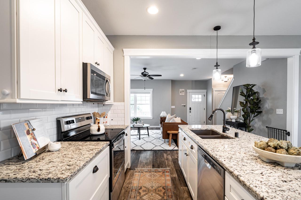 2487 South Saint Clair STREET