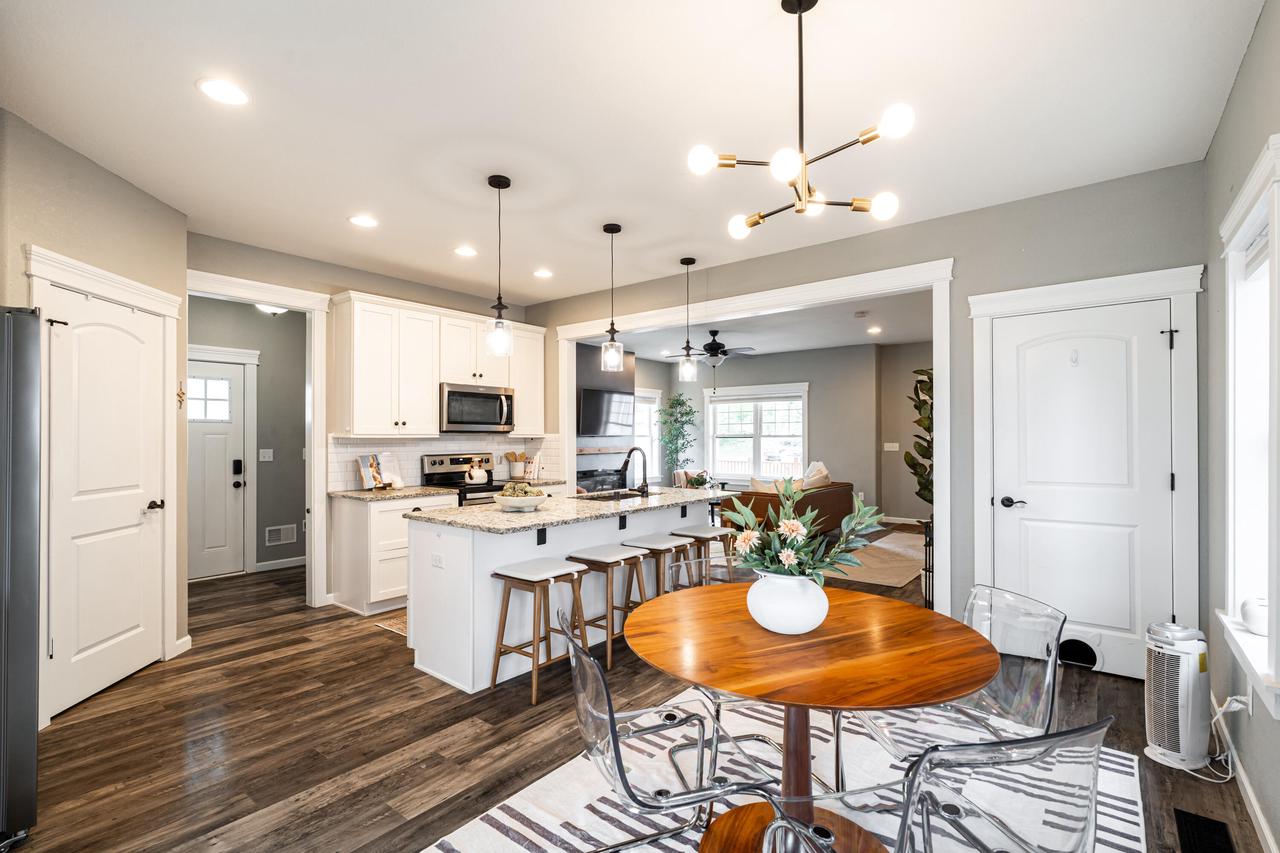 2487 South Saint Clair STREET