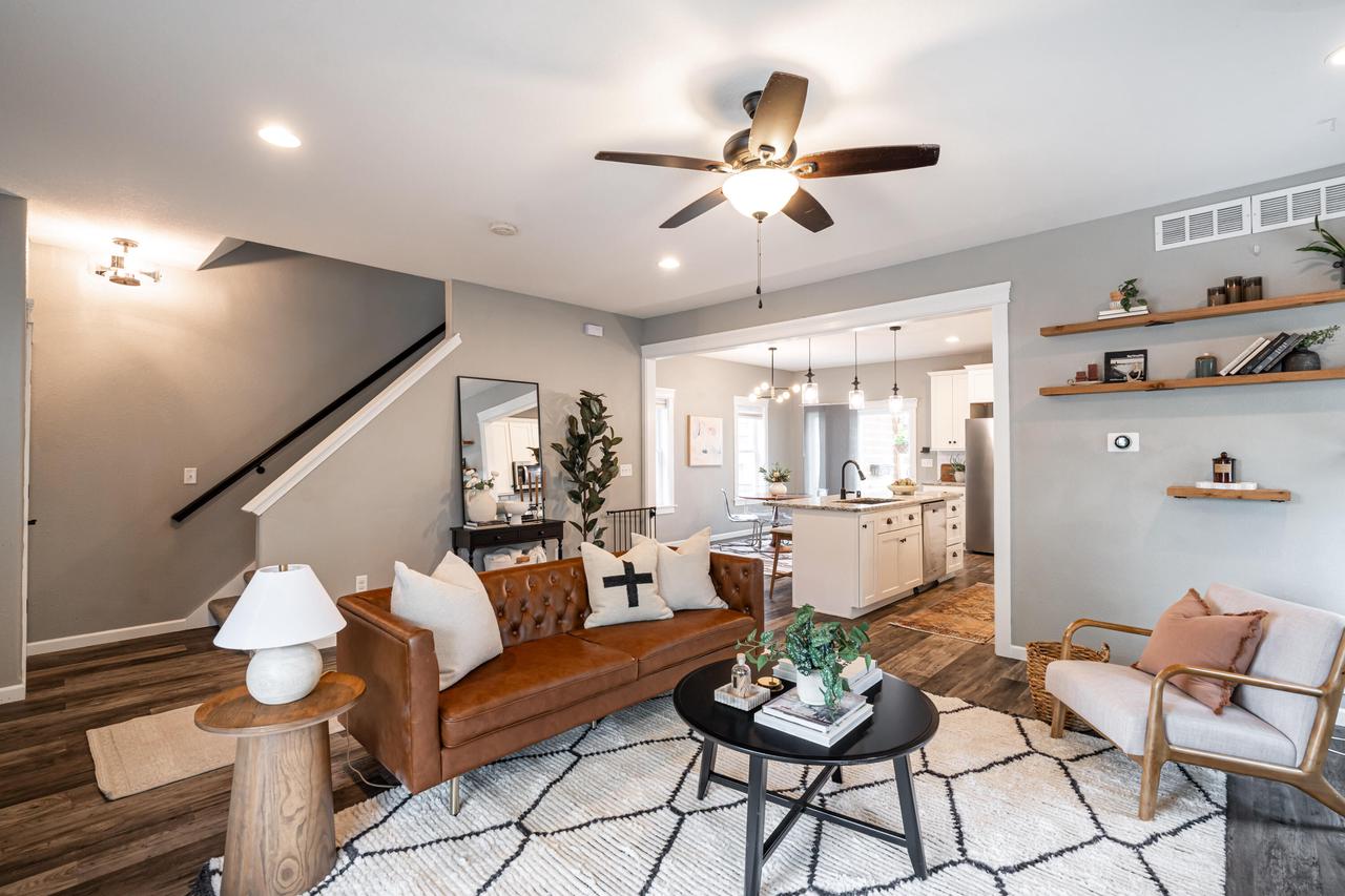 2487 South Saint Clair STREET