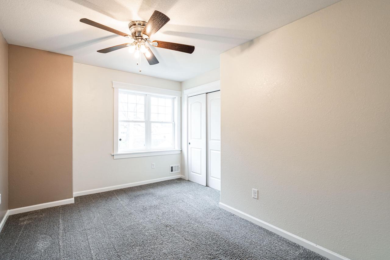 2487 South Saint Clair STREET