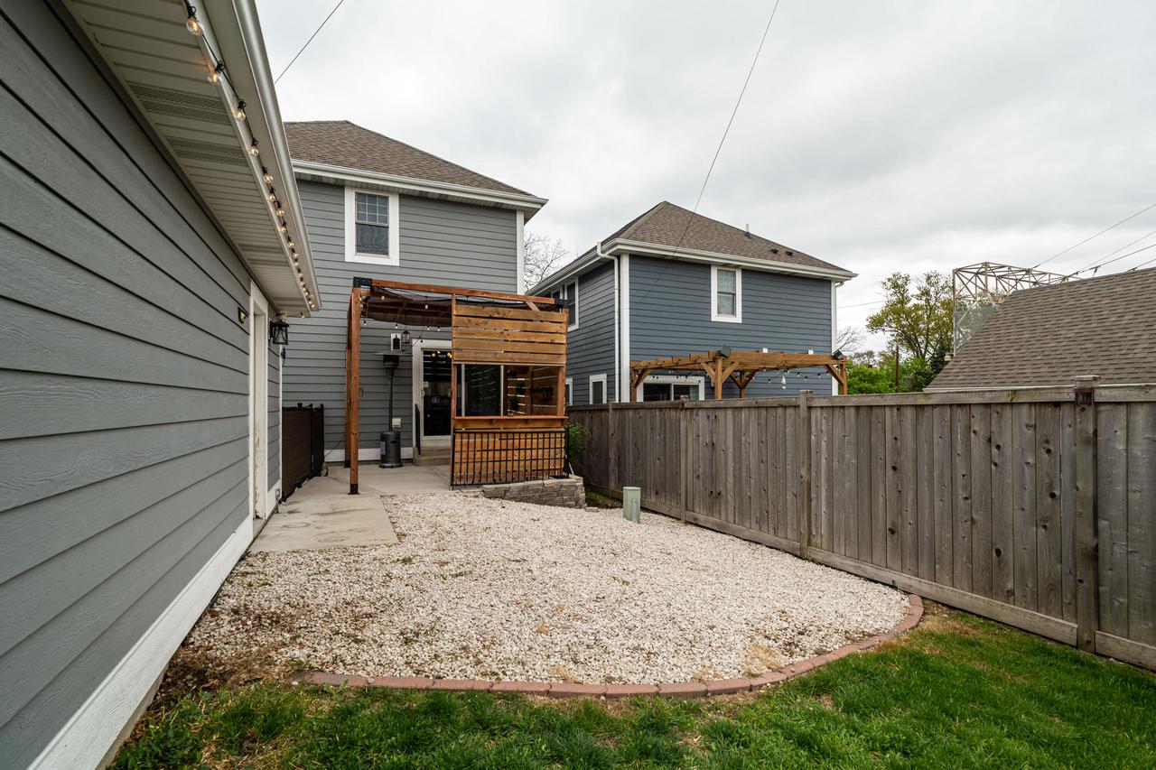 2487 South Saint Clair STREET