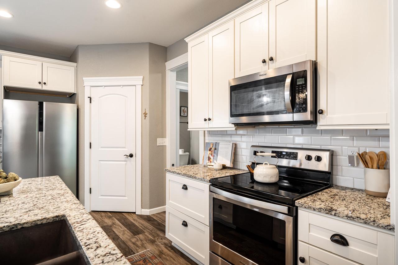 2487 South Saint Clair STREET