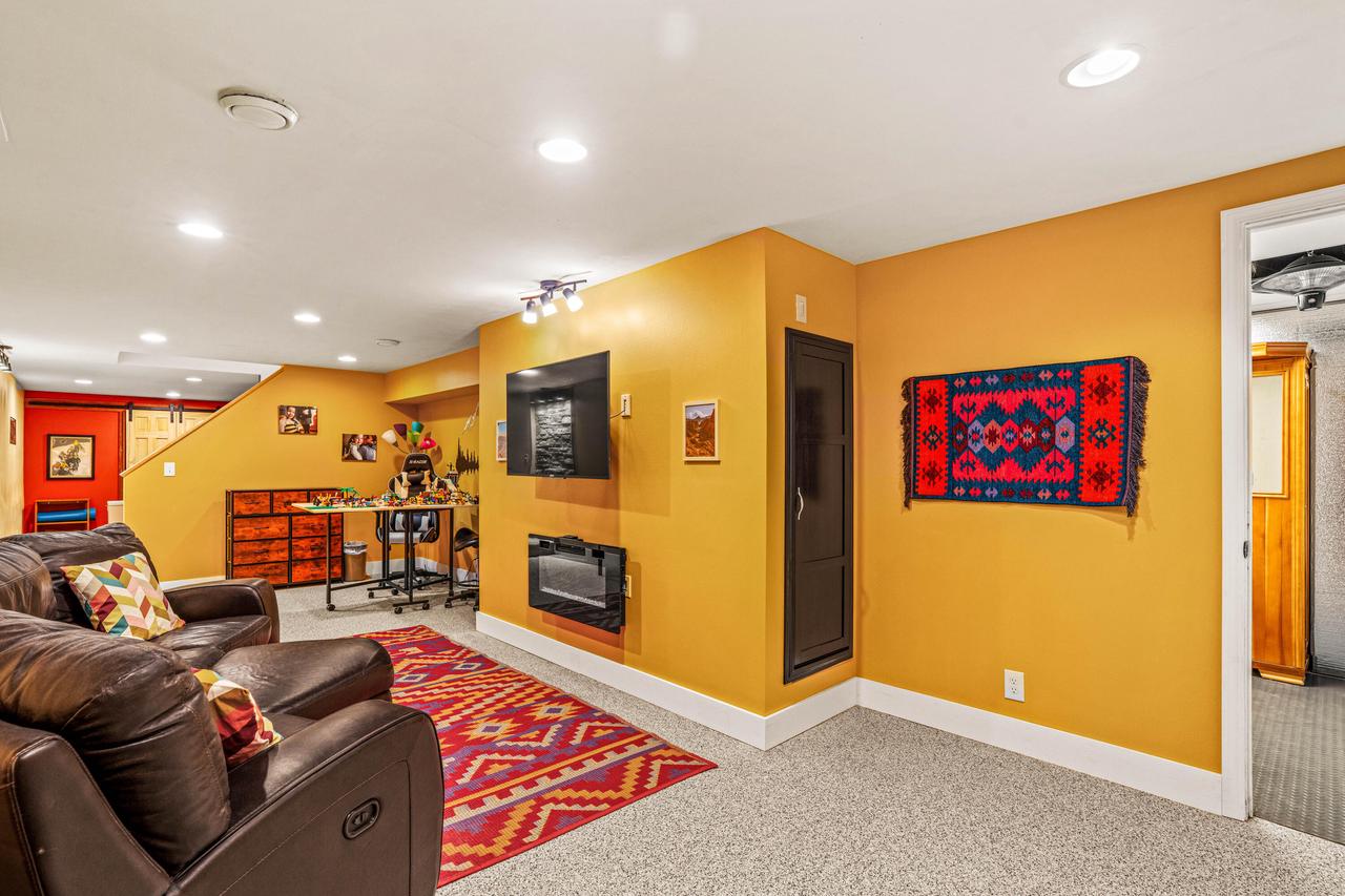 421 Indian Mound PARKWAY