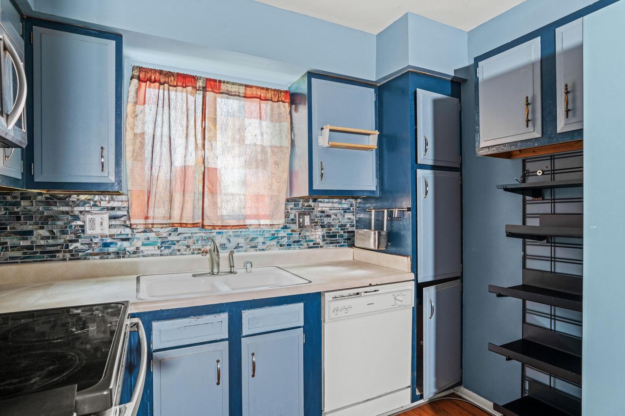 8657 North 72nd STREET