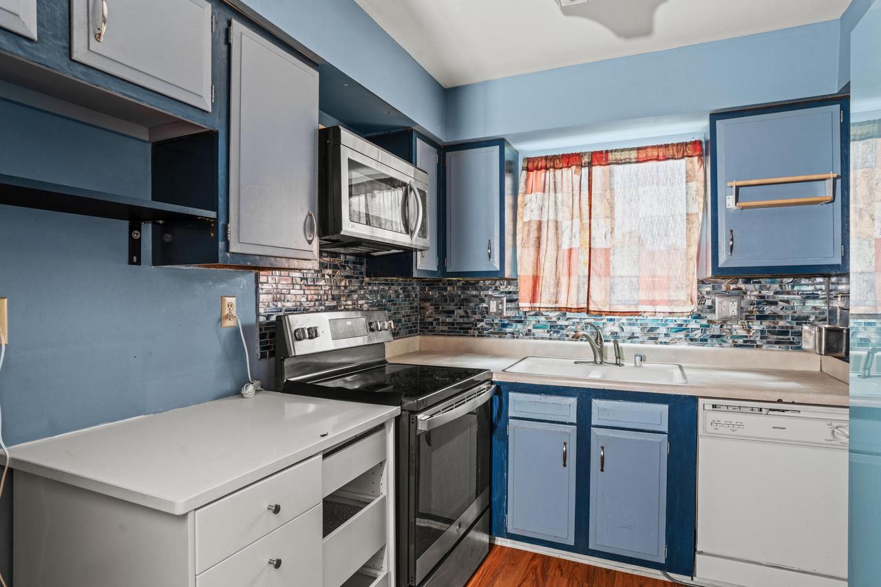 8657 North 72nd STREET