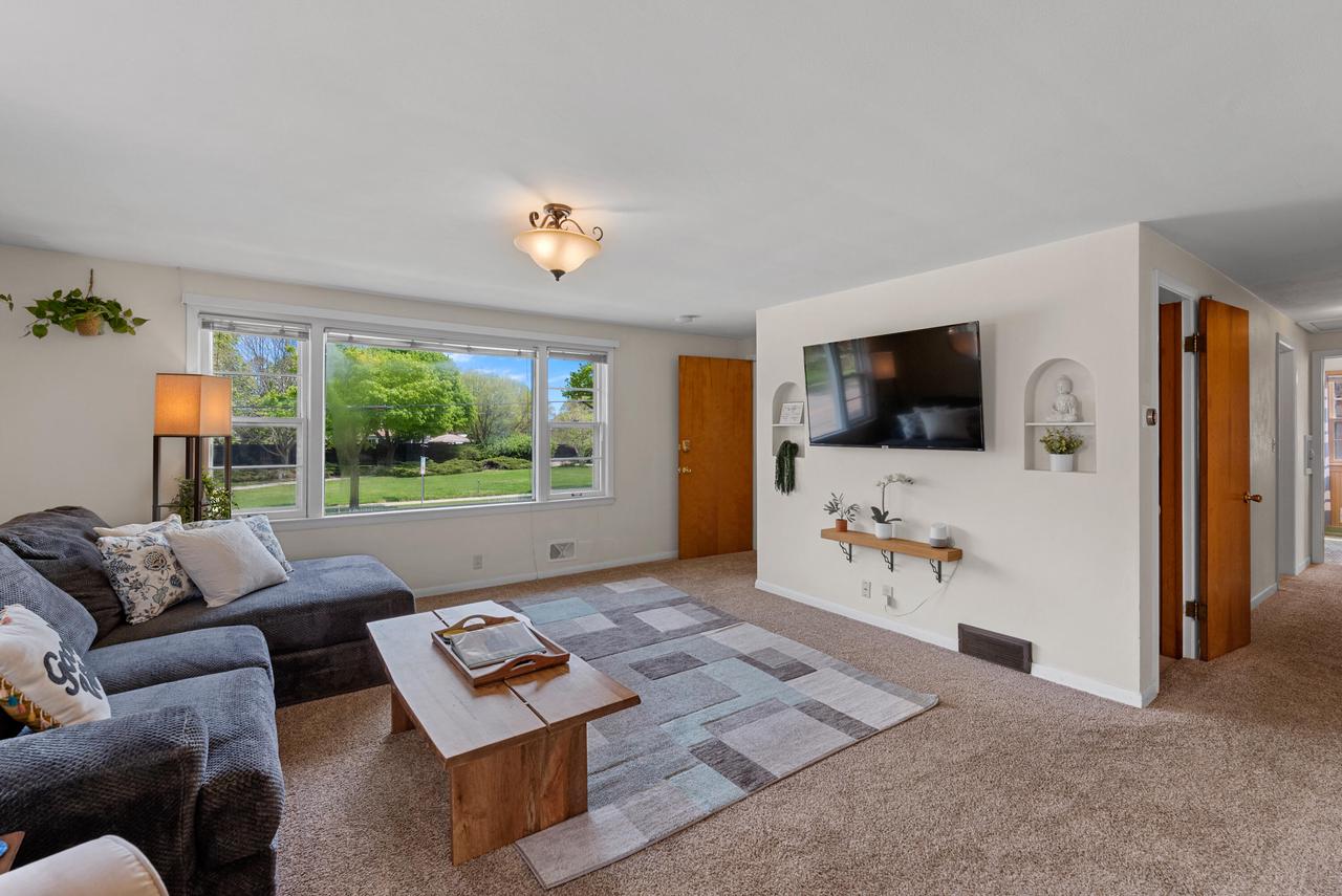 2206 North Main STREET