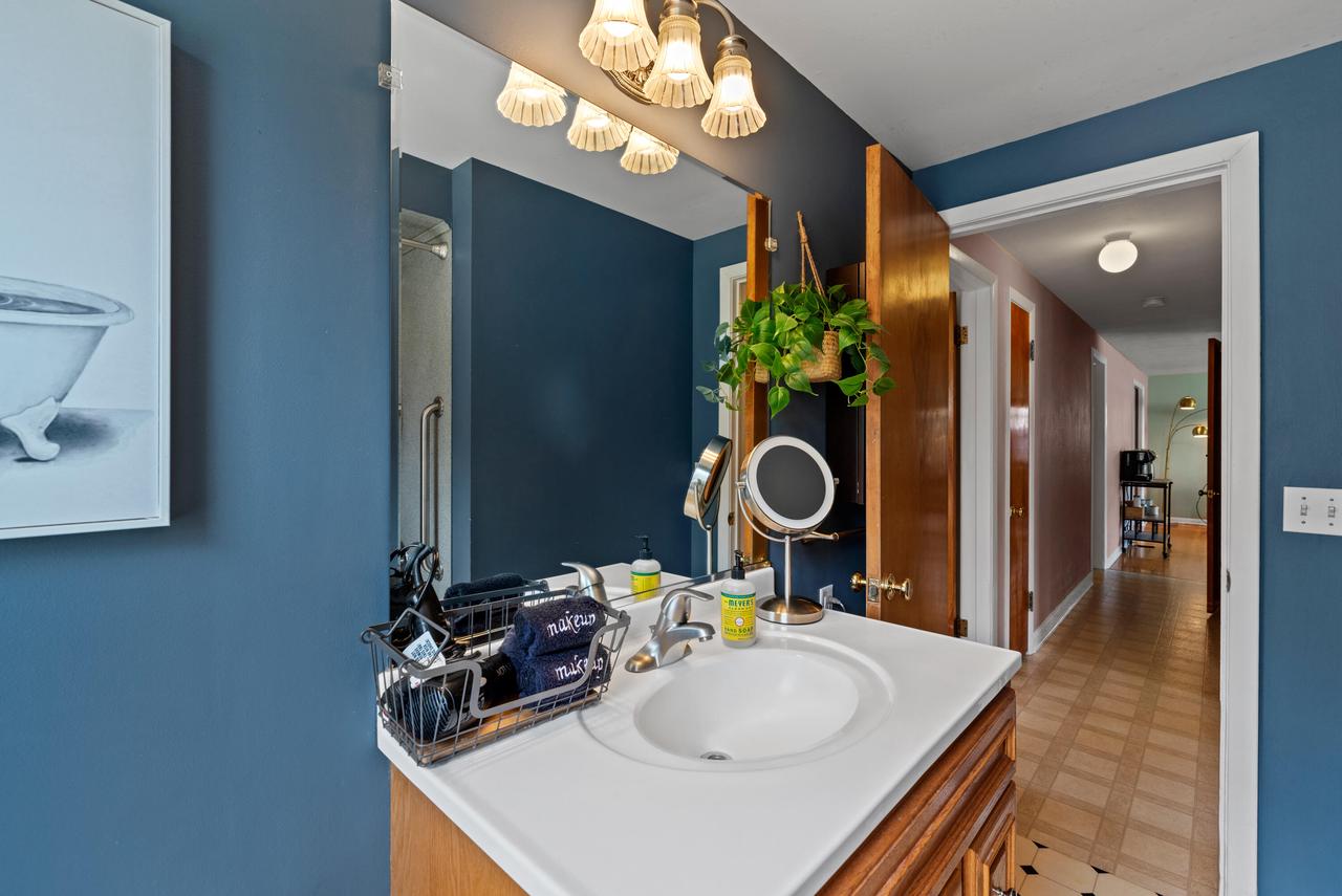 2206 North Main STREET