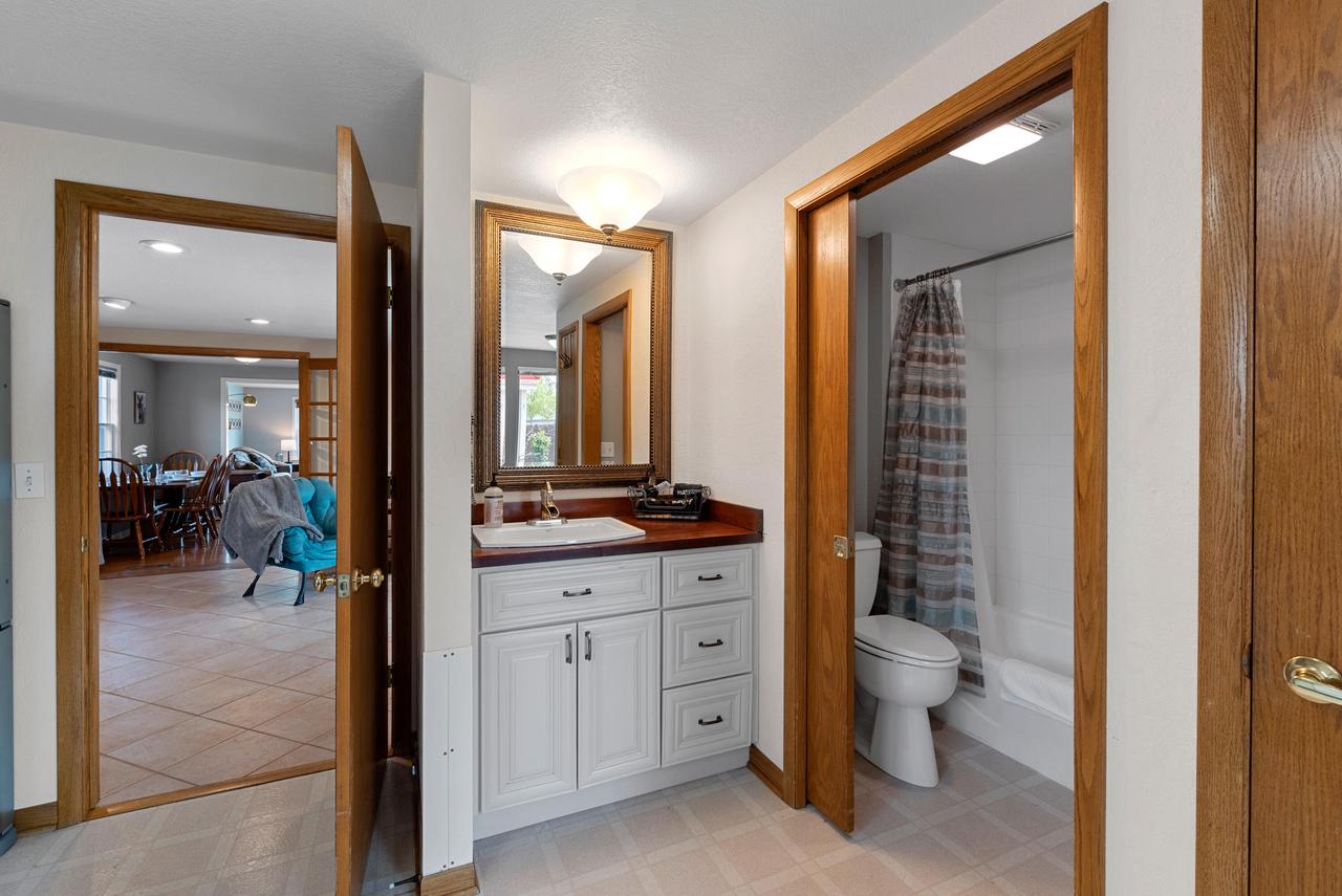 2206 North Main STREET