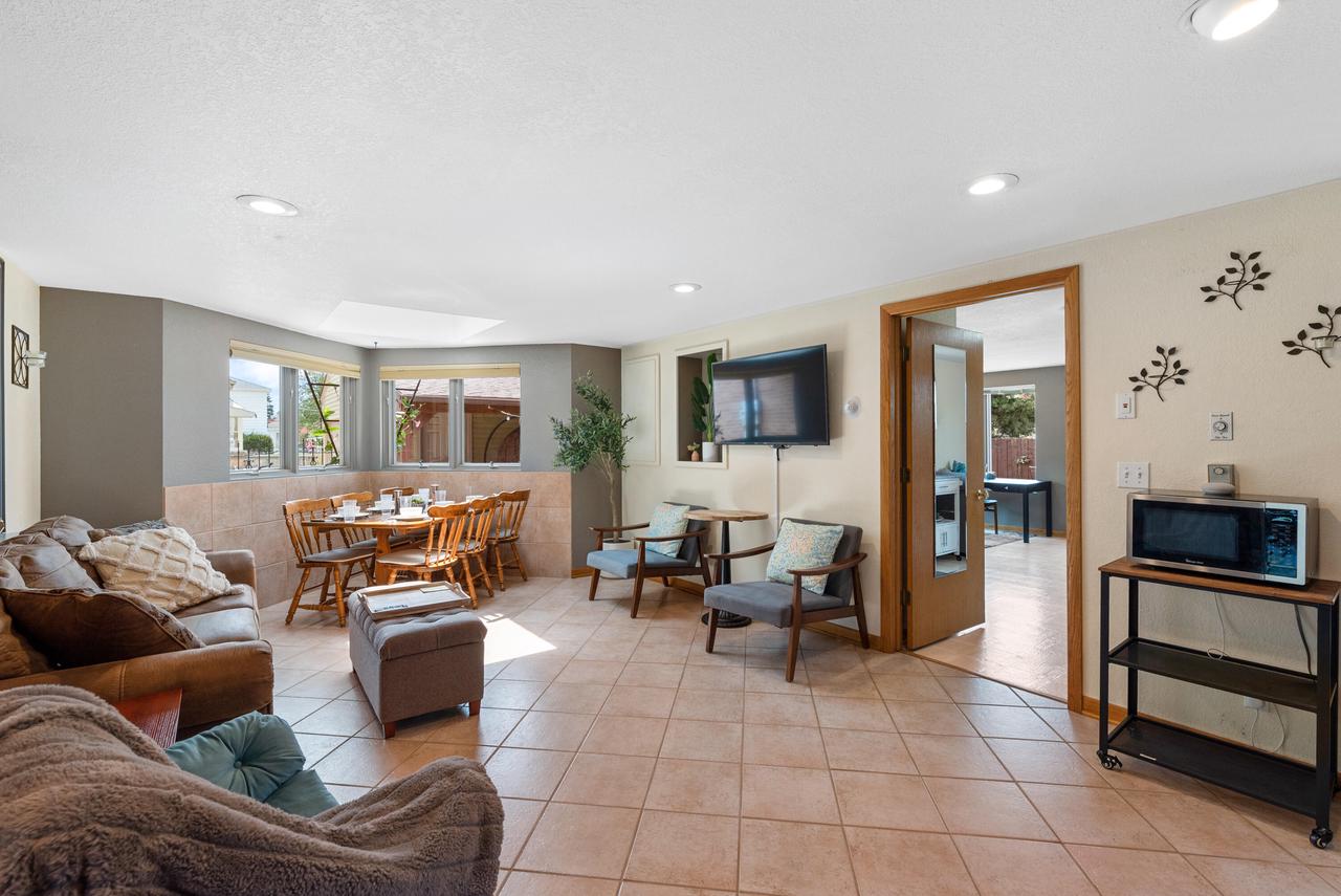 2206 North Main STREET