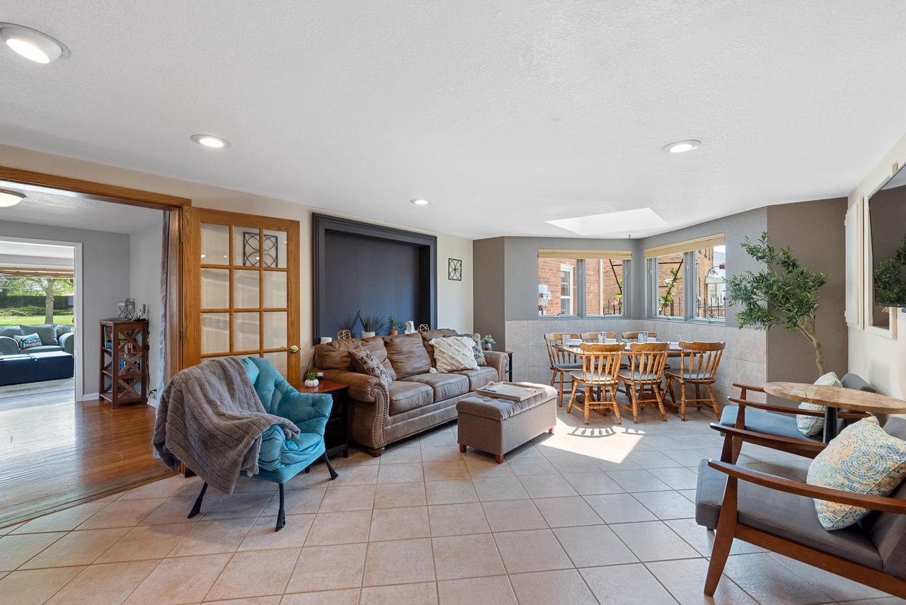 2206 North Main STREET