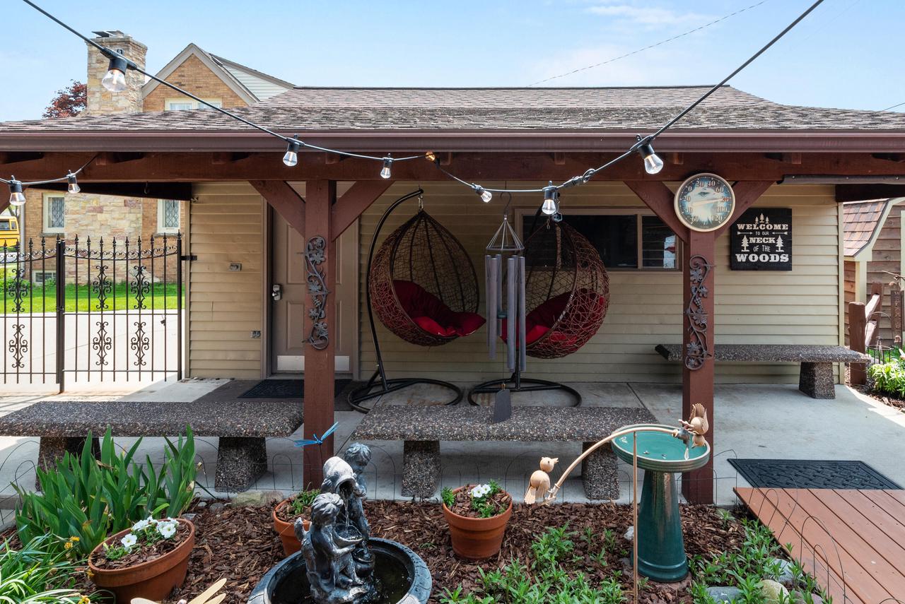 2206 North Main STREET