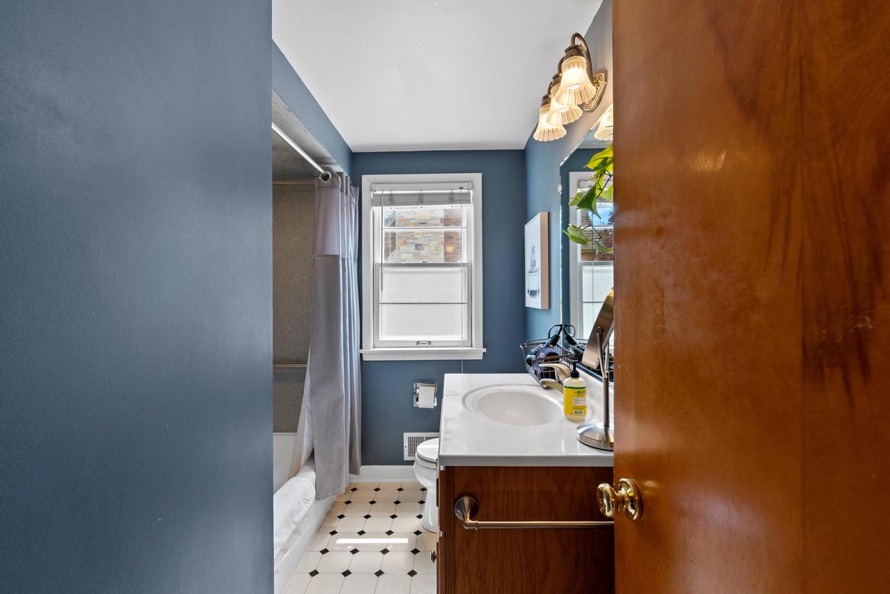 2206 North Main STREET