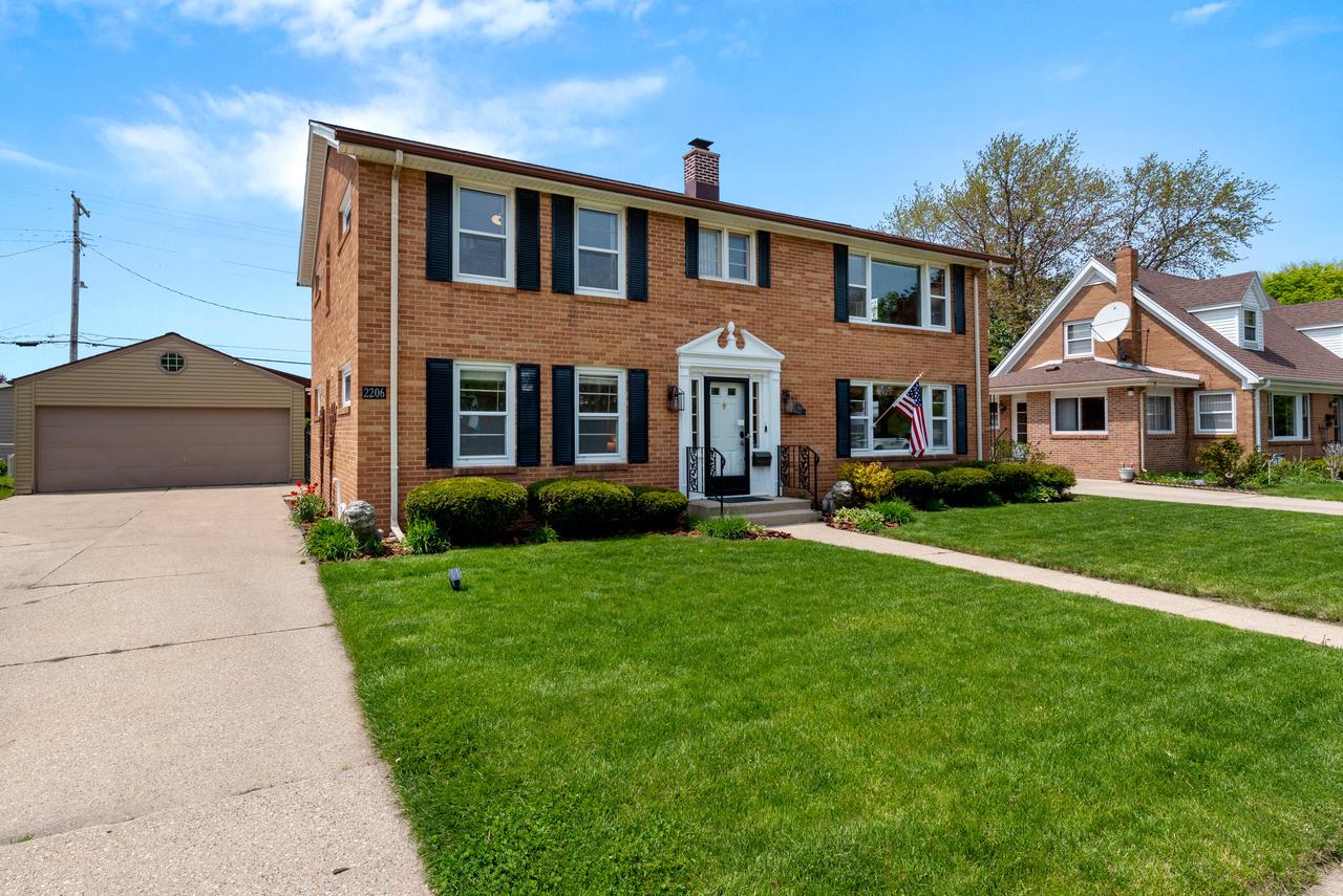 2206 North Main STREET