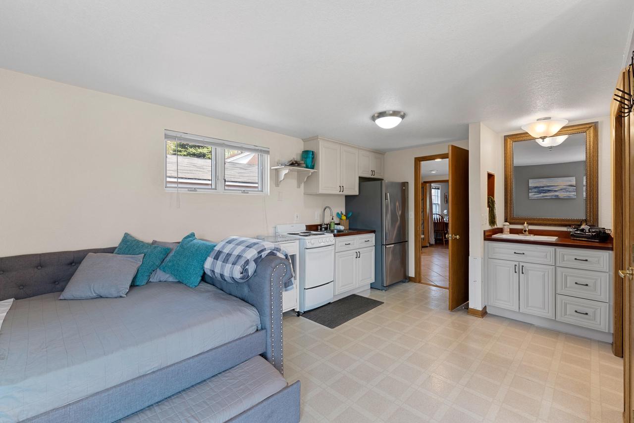 2206 North Main STREET