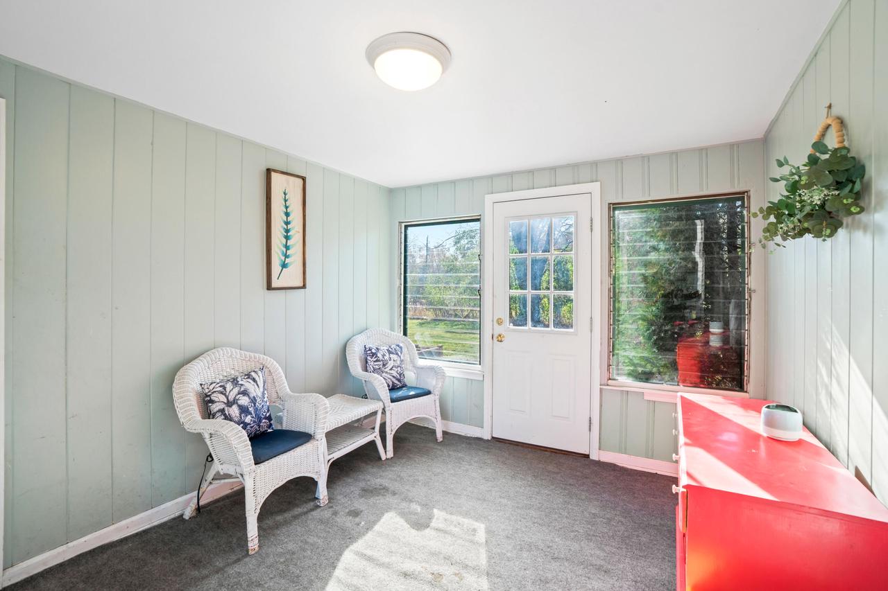 1933 West Donges Bay ROAD