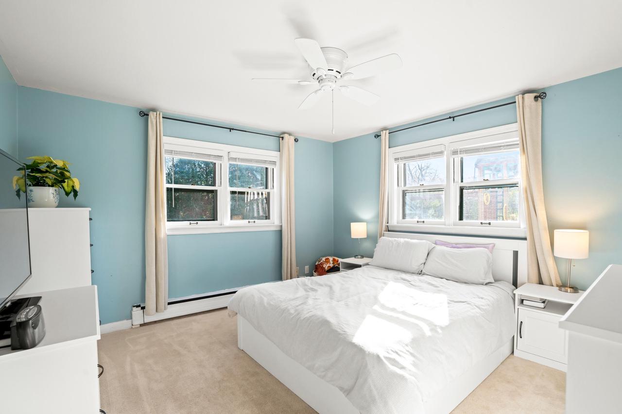 1933 West Donges Bay ROAD