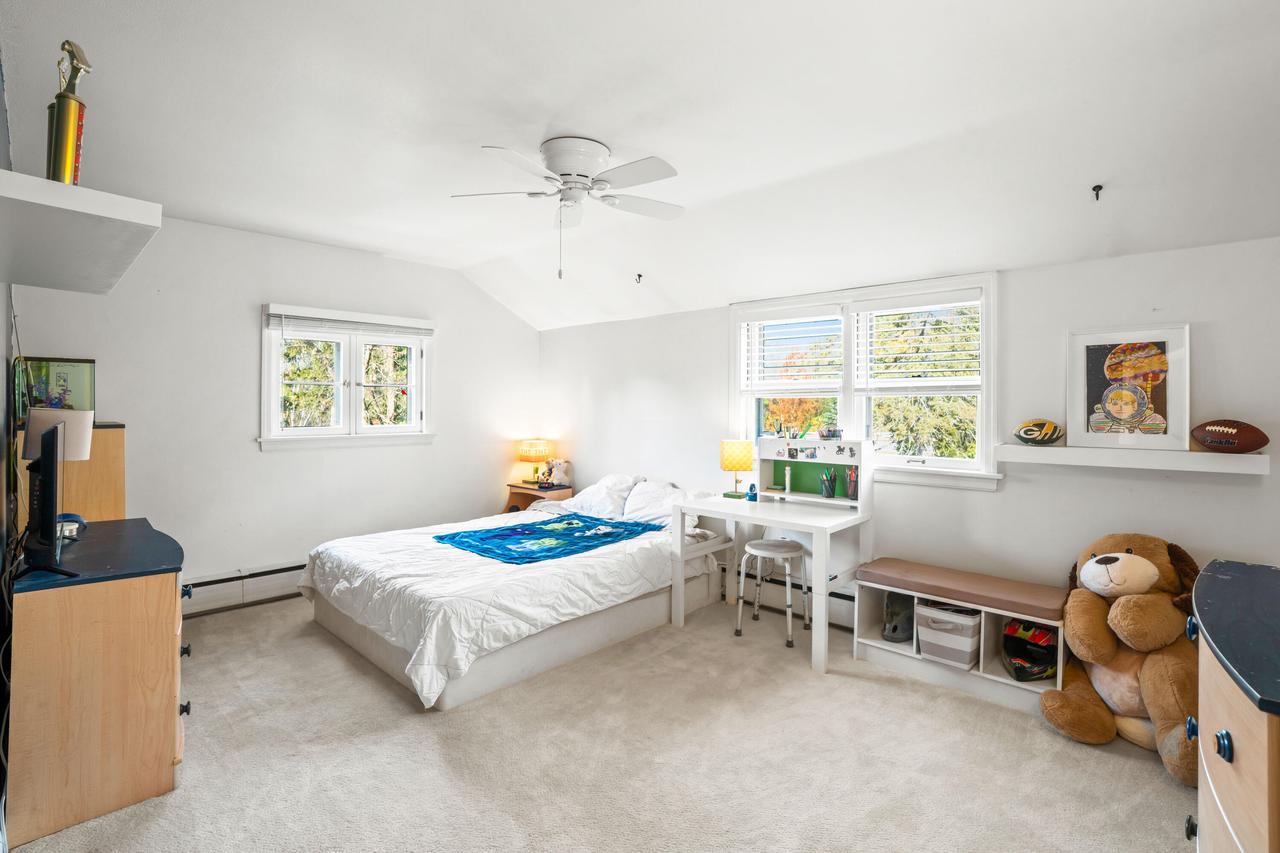 1933 West Donges Bay ROAD