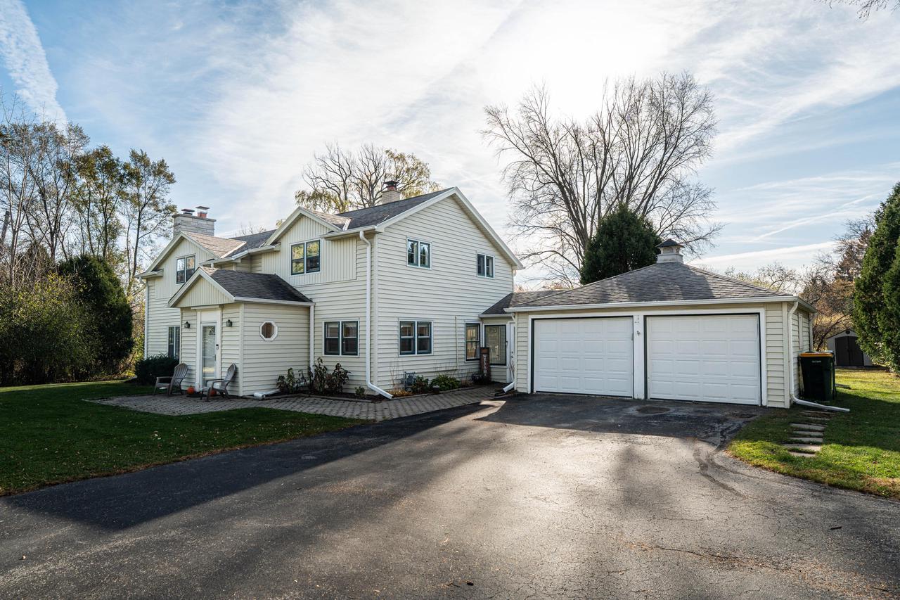 1933 West Donges Bay ROAD