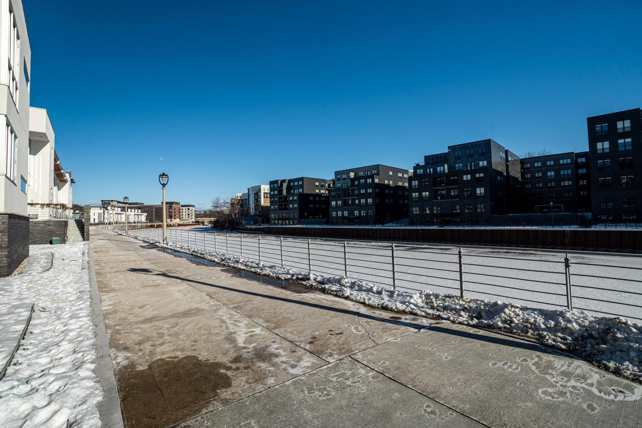 1924 North Booth STREET