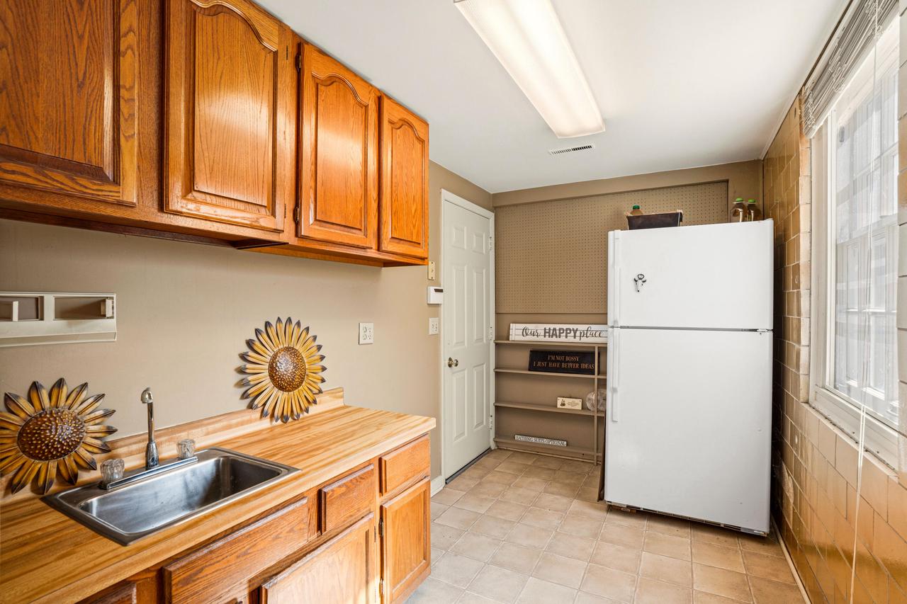 3441 South Shore DRIVE