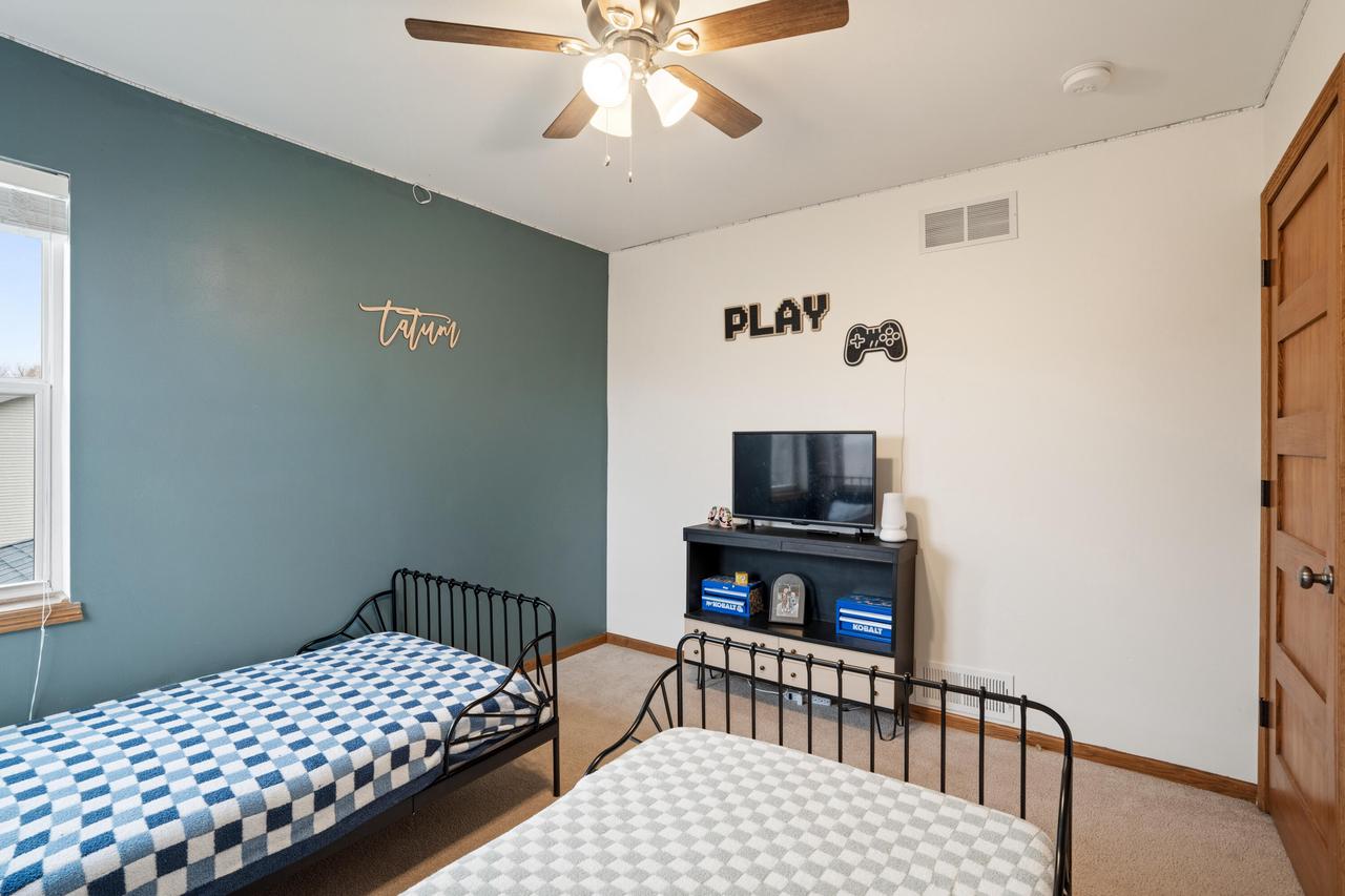 305 Skyland WAY