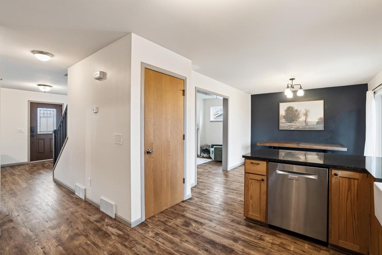 305 Skyland WAY