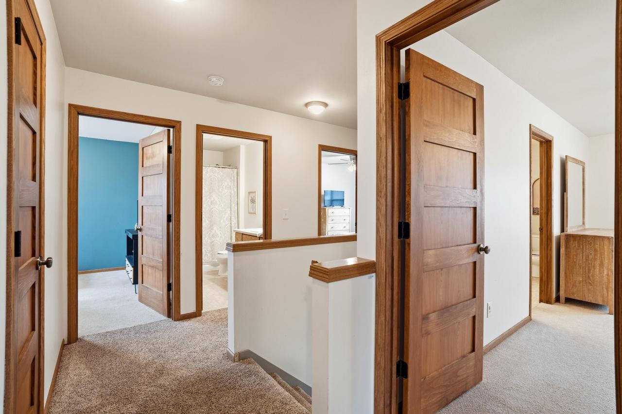 305 Skyland WAY