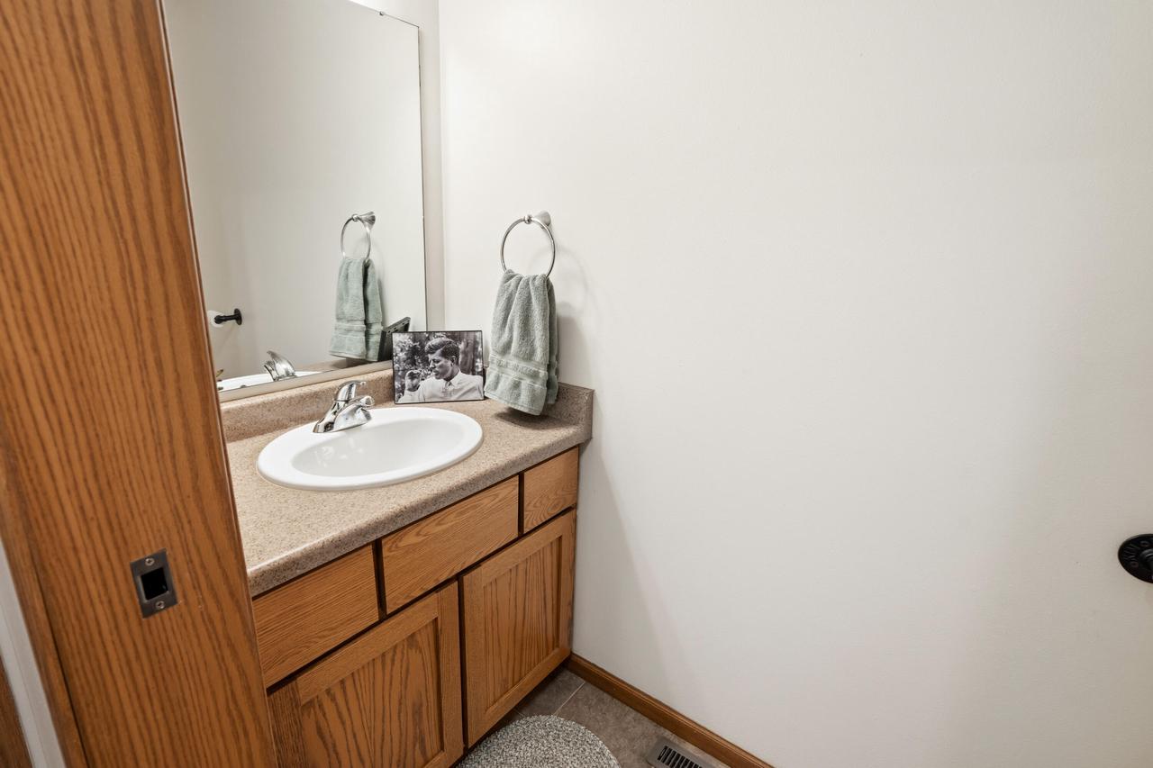 305 Skyland WAY