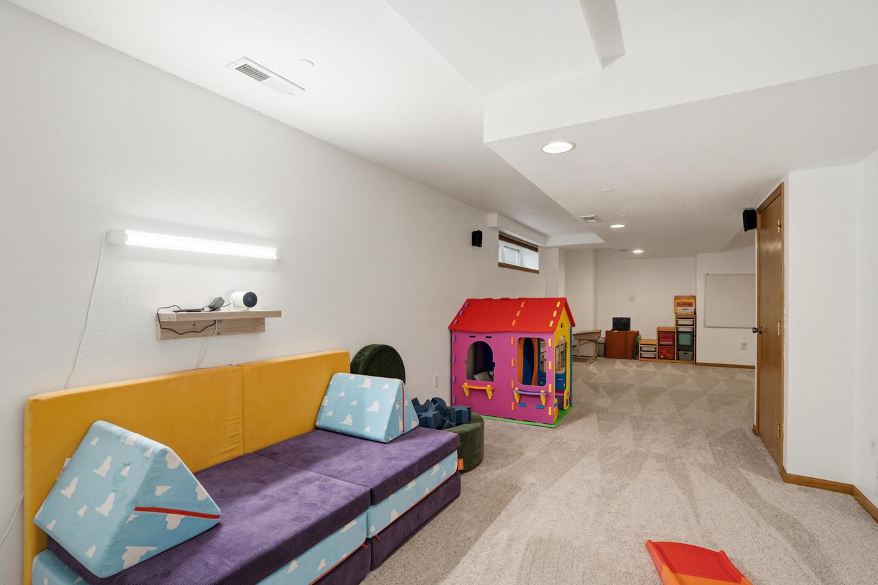 305 Skyland WAY