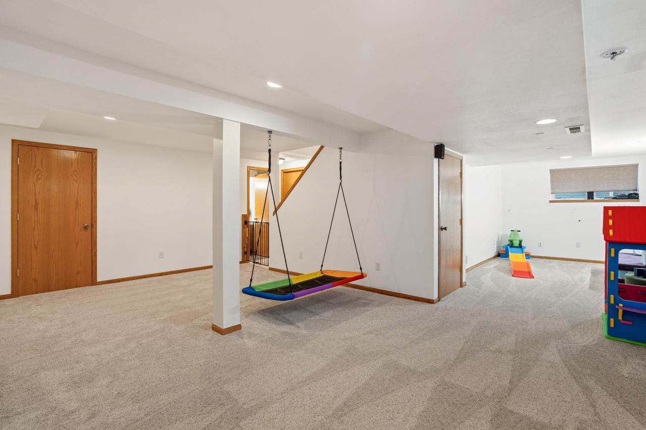 305 Skyland WAY