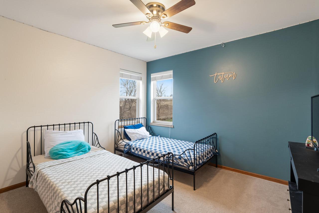 305 Skyland WAY
