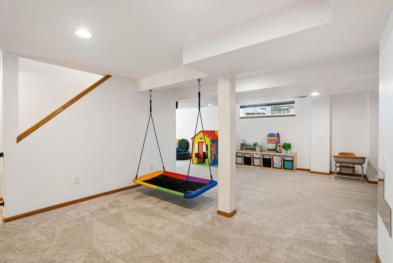 305 Skyland WAY